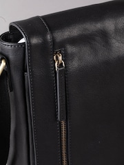 Lakeland Leather Black Medium Keswick Messenger Bag - Image 4 of 7