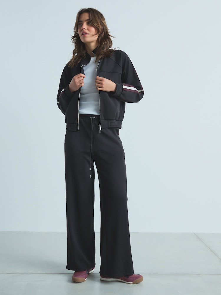 Schwarz/Weiß - Jacke mit durchgehendem Reißverschluss - Bild 2 von 8 Schwarz/Weiß - Jacke mit durchgehendem Reißverschluss - Bild 2 von 8