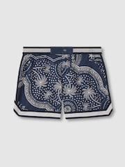 Reiss Bandana Baller Ché Printed Elasticated Waist Swim Shorts - Imagen 2 de 5