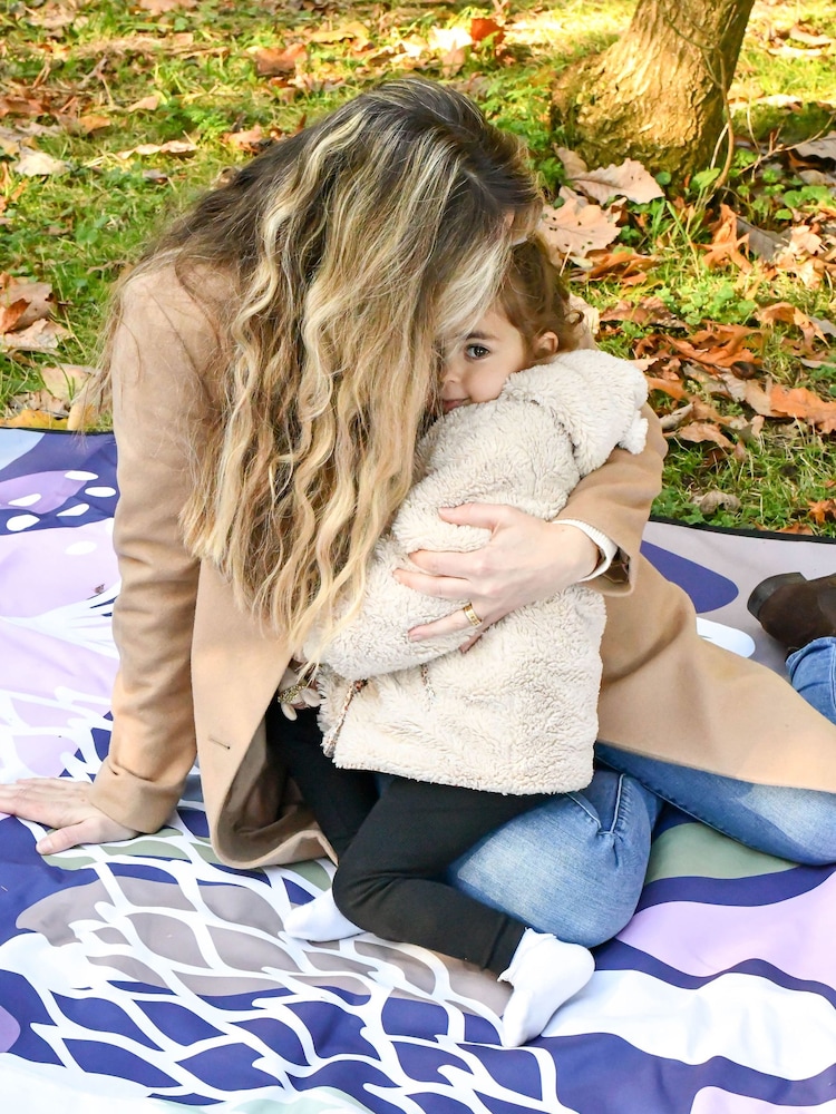 Pickle Picnic Purple XL Blanket 3x3m - Image 2 of 3