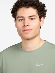 Nike Jade Horizon Dri-FIT Miler Running T-Shirt - Image 3 of 4