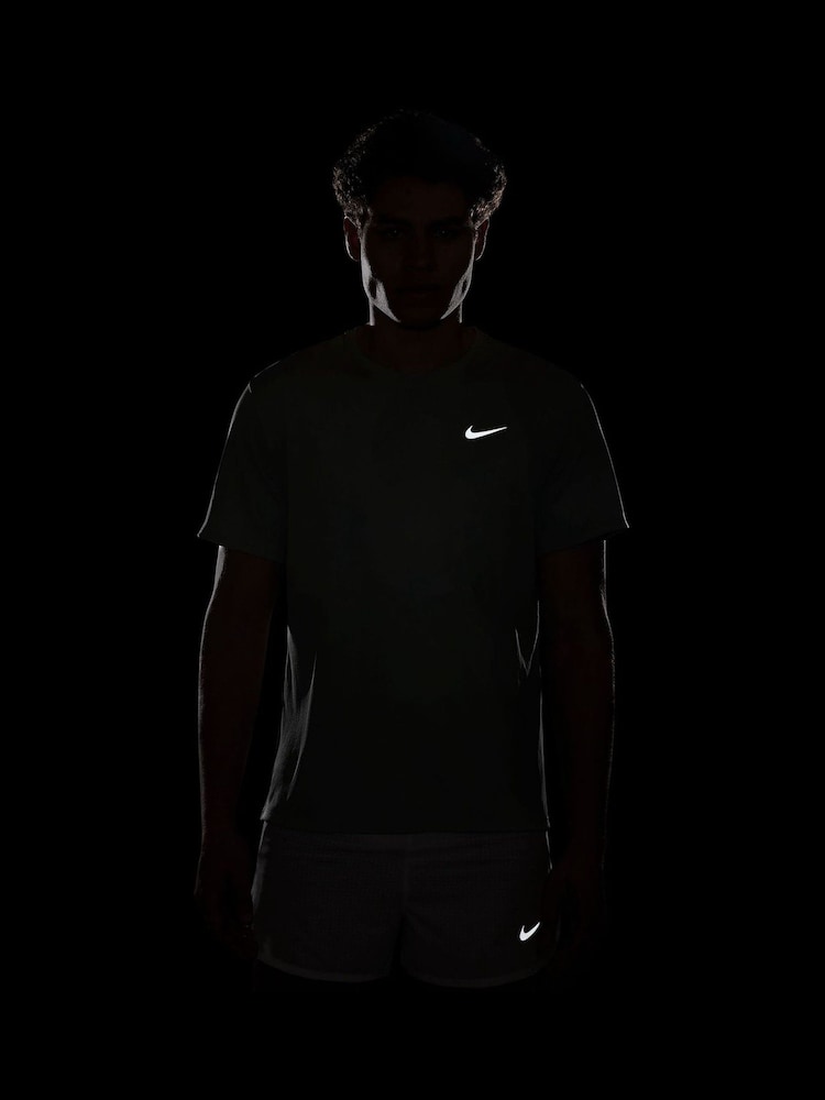 Nike Jade Horizon Dri-FIT Miler Running T-Shirt - Image 4 of 4