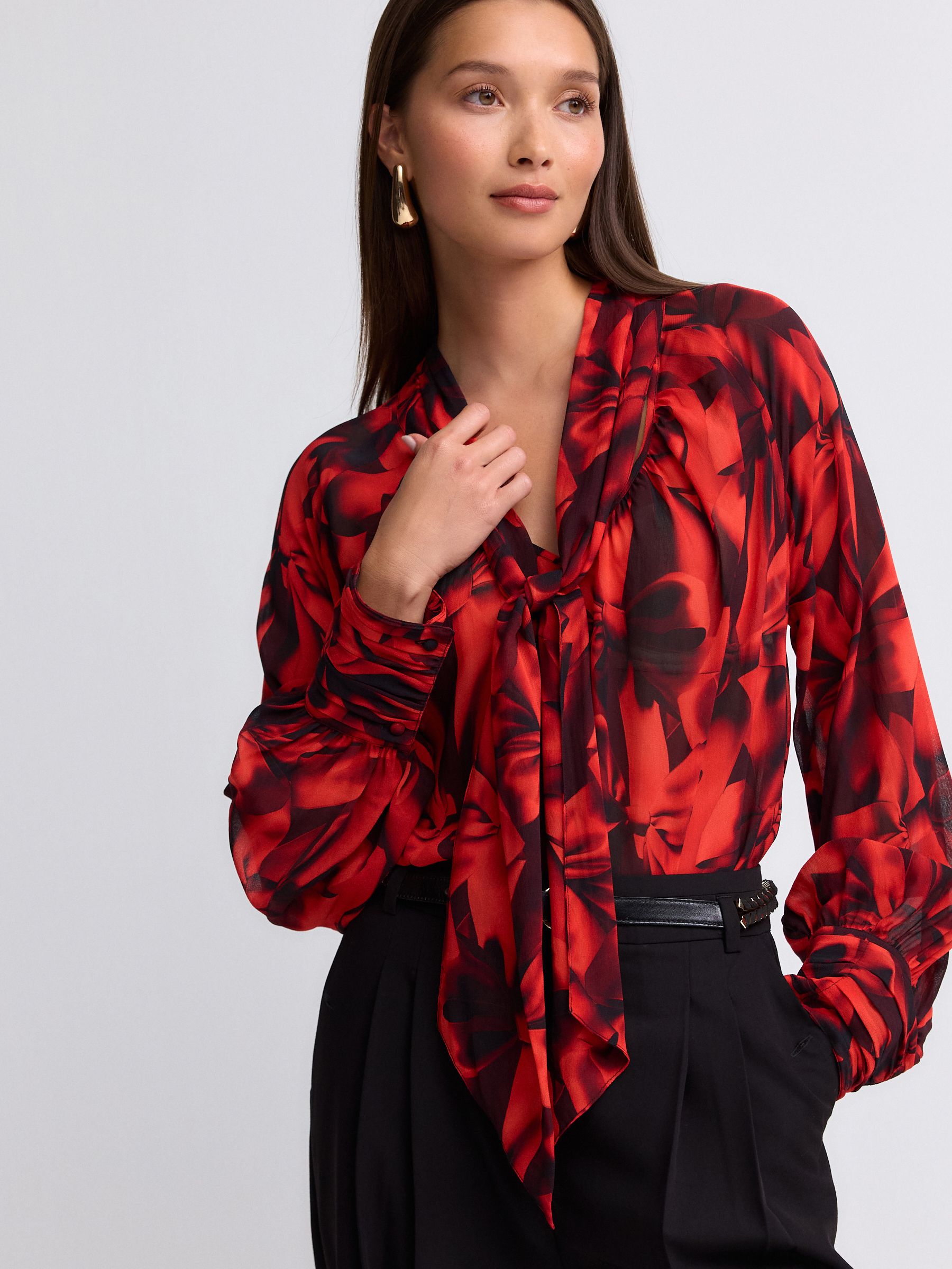 トップス Garden Floral-print Ribbon Blouse