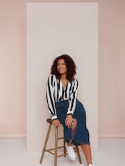 Marineblau/Weiß - Evans Curve Bluse mit Kerbausschnitt - Bild 3 von 7