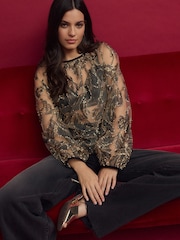 Gold-Champagner - Voluminöse Langarm-Bluse mit aus transparentem Netzstoff und Verzierungen - Bild 3 von 8