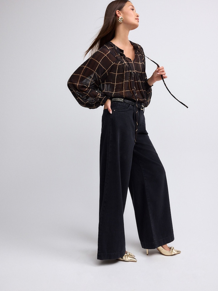 Schwarz/Braun kariert - Langärmlige Metallic-Bluse mit Bindeausschnitt - Bild 2 von 5 Schwarz/Braun kariert - Langärmlige Metallic-Bluse mit Bindeausschnitt - Bild 2 von 5