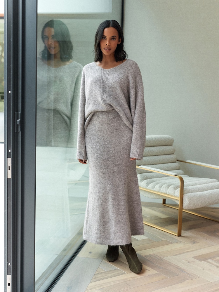 nevtralne barve Brown Mole - Co-ord Soft Touch Column Knitted (obleka) dolga; do gležnjev; do tal krila with Wool - Slika 1 iz 7 nevtralne barve Brown Mole - Co-ord Soft Touch Column Knitted (obleka) dolga; do gležnjev; do tal krila with Wool - Slika 1 iz 7