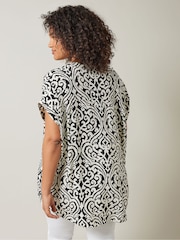 Evans Kurzarm-Bluse in Schwarz - Bild 3 von 5