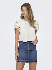 Weiß - Jdy Broderie Bluse mit Rüschendetail - Bild 1 von 5