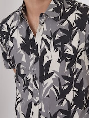 Threadbare Grey Print Short Sleeve Shirt - Image 5 of 5