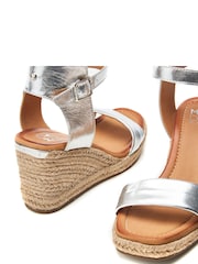 Plateado - Sandalias de cuña con dos tiras y punta cuadrada Phyllis de Moda in Pelle - Imagen 4 de 4