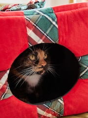 Red Present Cat Bed - Image 11 of 13