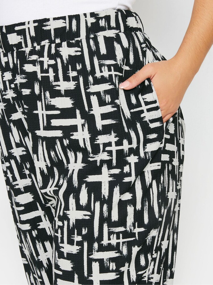 Yours Curve Black Cropped Jersey Harem Joggers - Image 4 of 4