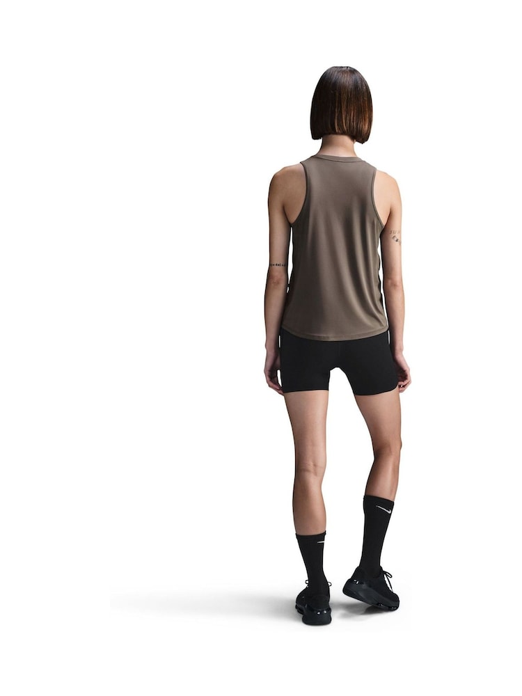 Taupe/Braun - Nike One Classic Dri-FIT Tanktop - Bild 2 von 6 Taupe/Braun - Nike One Classic Dri-FIT Tanktop - Bild 2 von 6