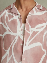 Reiss Soft Pink Jerry Relaxed Printed Cuban Collar Shirt - Image 3 of 5
