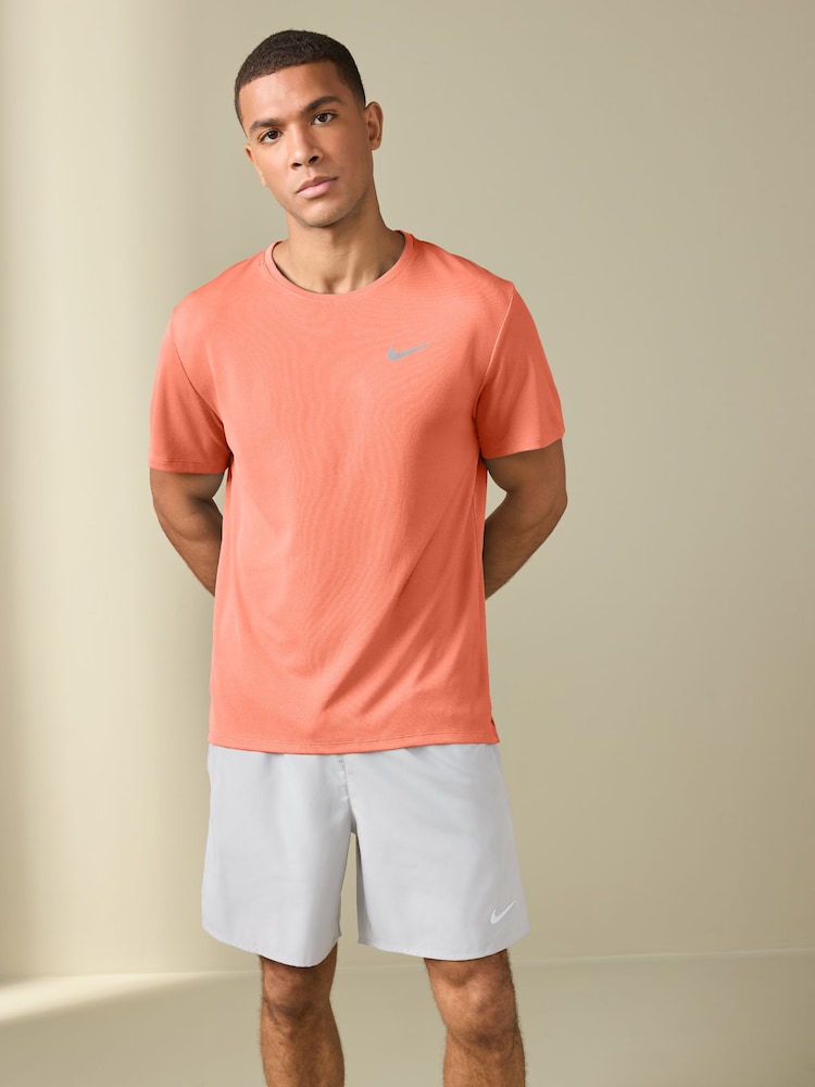Оранжевый - Футболка для бега из ткани Dri-FIT Nike Miler - Изображение 1 из 3