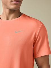 Оранжевый - Футболка для бега из ткани Dri-FIT Nike Miler - Изображение 3 из 3