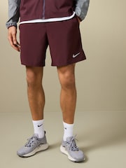 Червоний - 7 Дюйм - Nike Шорти для бігу Challenger Dri-FIT 7 дюймів на підкладці - Image 1 of 5