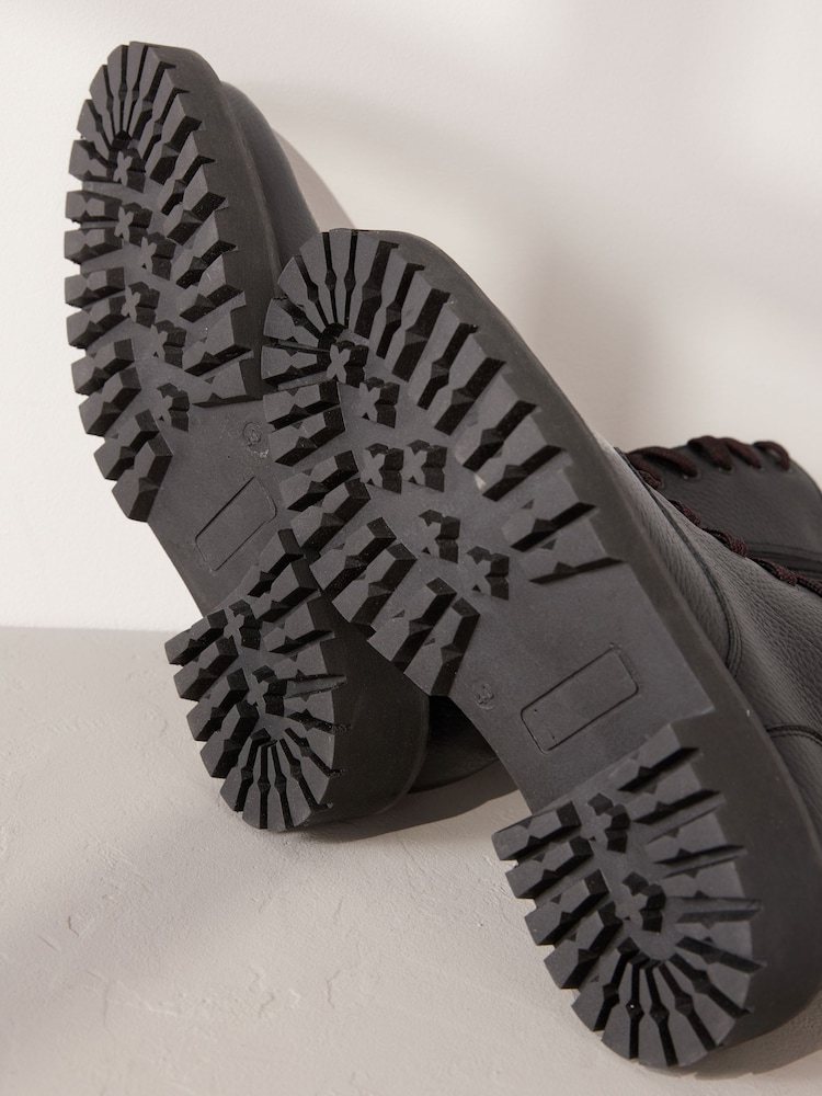 Czarna skóra - Premium Chunky Lace-Up Ankle Boots - Image 10 of 11