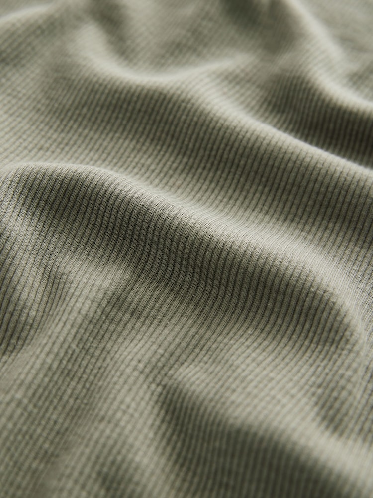 Olivgrün - Langarmiger Rollkragen-Body mit Rippenstruktur - Bild 7 von 7