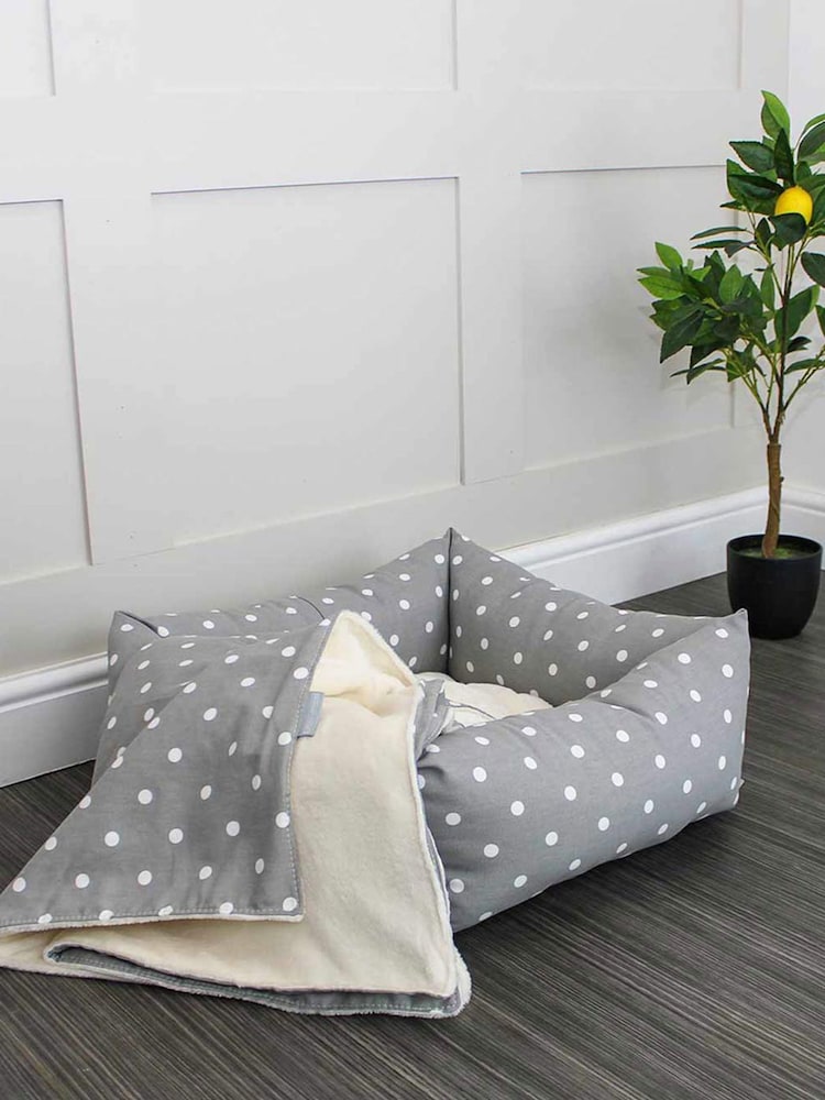 Lords and Labradors Grey Spot 100% Cotton Dog Box Bed - Image 5 of 5