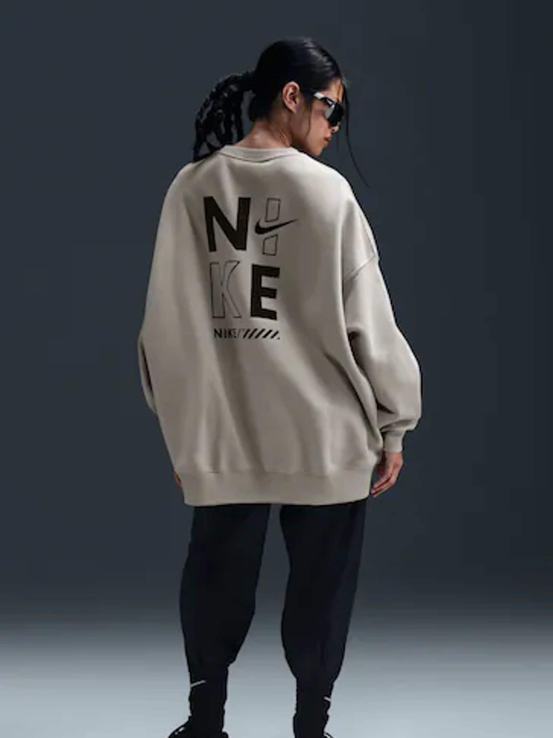Nike neck logo new arrivals