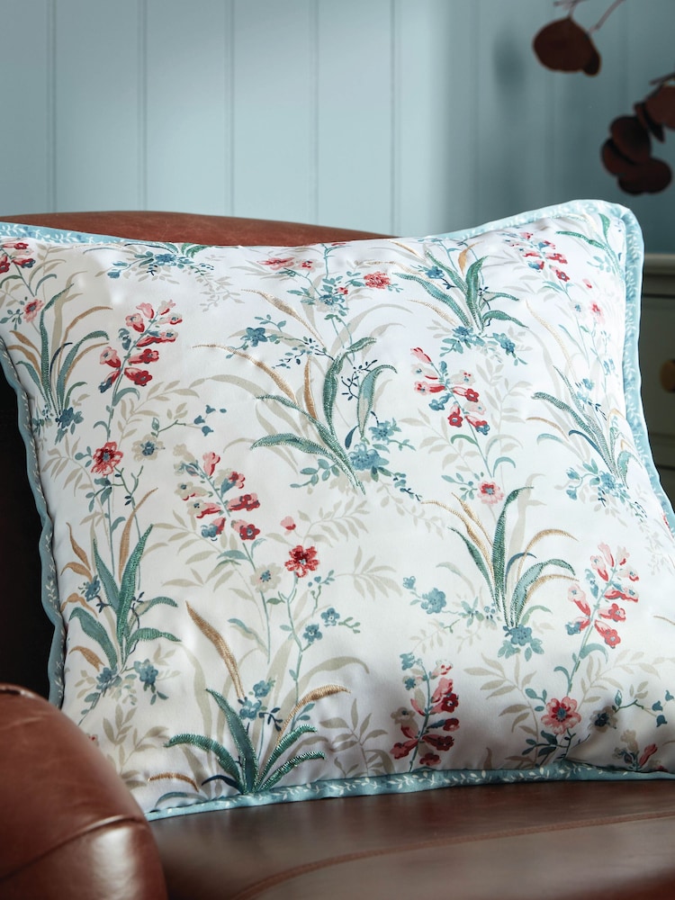وسادة زهور Mosedale Posy من Laura Ashley - صورة 1 من 3