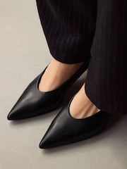 أسود - حذاء بكعب صغير بتصميم مدبب عند الأصابع من Forever ®Comfort - صورة 2 من 8