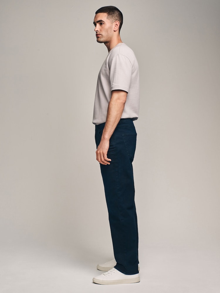 bleu encre - Ajustement droit - Coupe droite Essential Extensible Jeans - Image 5 of 7