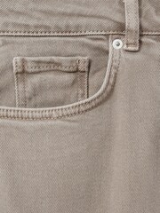 Neutrale Farbe - Reiss – Layla – Stückgefärbte Jeans im Relaxed Fit mit weitem Bein - Bild 6 von 6