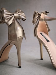 Gold Tabitha Simmons Lauren Leather Bow Back Sandals - Image 9 of 12