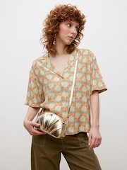Oliver Bonas Croissant Clutch-Tasche - Bild 1 von 6
