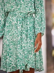 Sosandar Green Baroque Print Crinkle Shirt Dress - Image 5 of 5