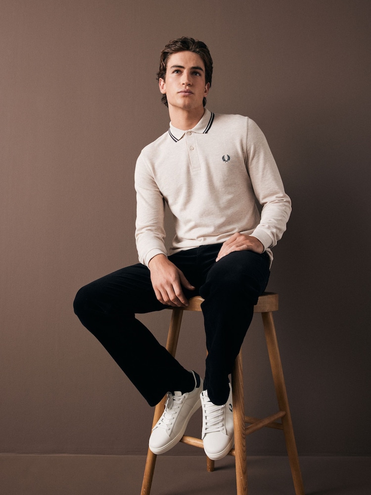 بيج بخطوط شاحبة - قميص بولو بكم طويل بحافة مزدوجة من Fred Perry  - صورة 2 من 9
