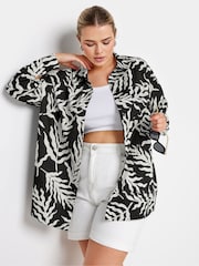 Yours Curve Leaf Print Boyfriend Shirt - Imagen 4 de 7