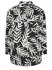 Yours Curve Leaf Print Boyfriend Shirt - Imagen 7 de 7