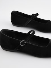Žamet v črni barvi - Forever Comfort® Square Toe Mary Jane čevlji - Slika 6 iz 7