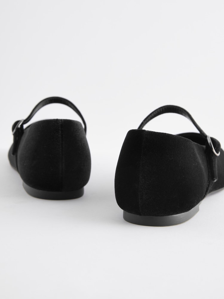 Žamet v črni barvi - Forever Comfort® Square Toe Mary Jane čevlji - Slika 7 iz 7