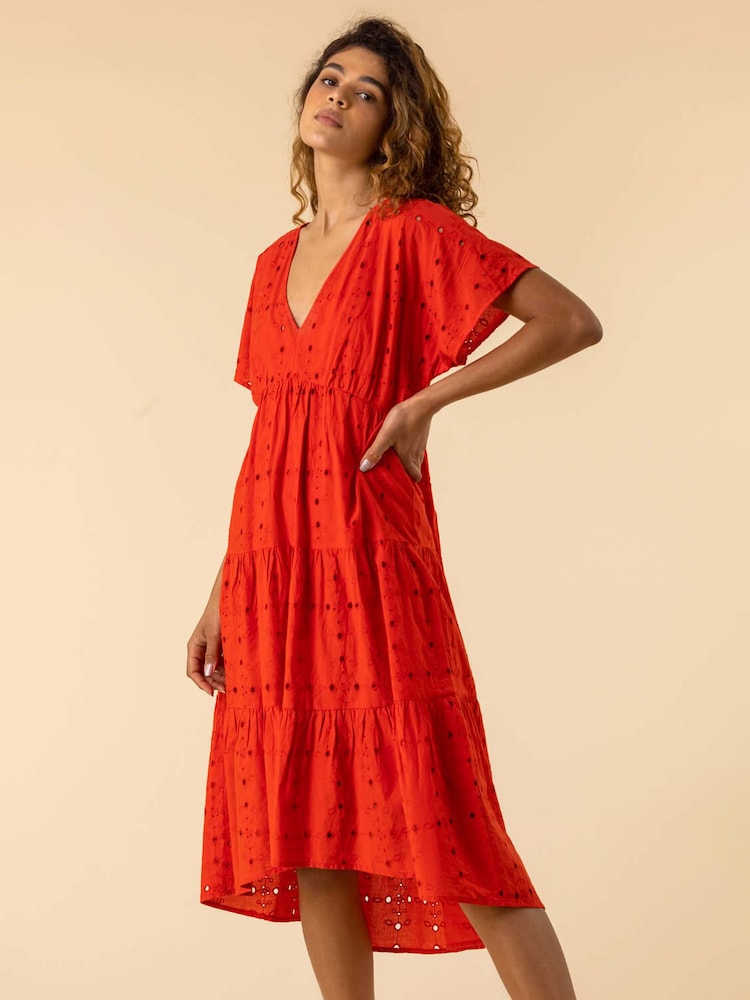 Roman Gesmoktes Kleid mit Stufendetail aus 100 % Baumwolle und Lochstickerei - Bild 1 von 5 Roman Gesmoktes Kleid mit Stufendetail aus 100 % Baumwolle und Lochstickerei - Bild 1 von 5