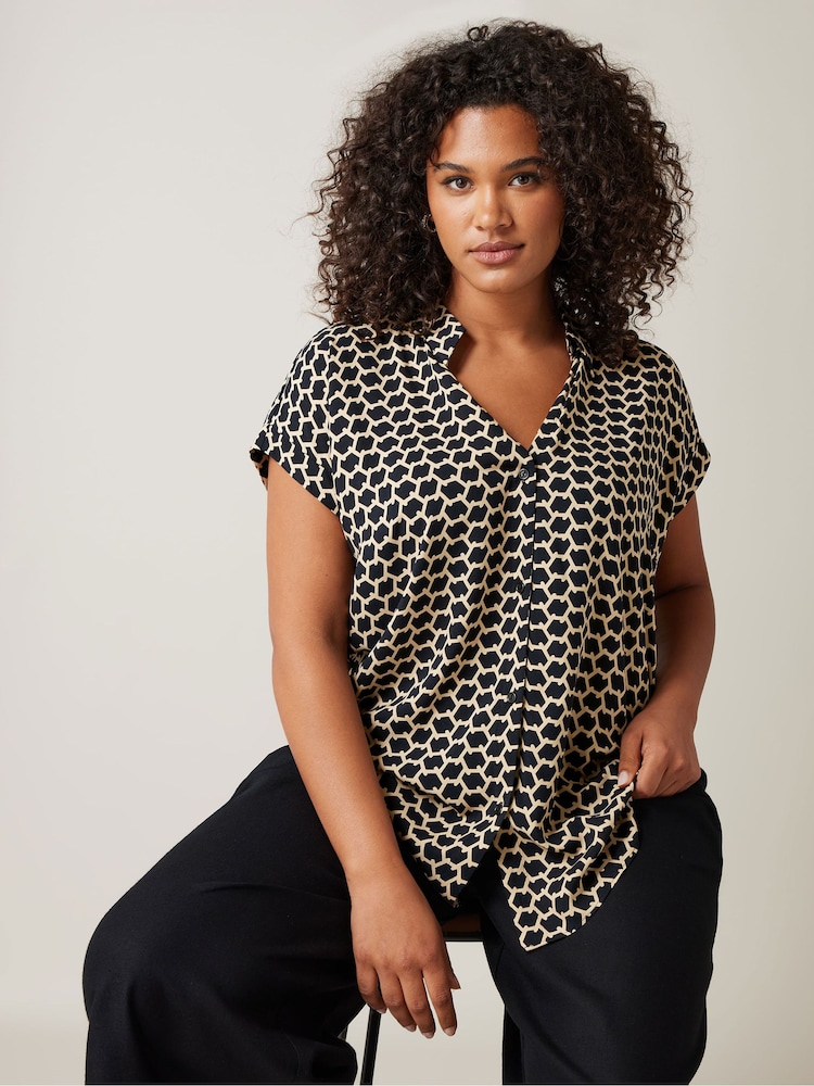 Schwarz - Evans – Bluse mit Zickzack-Print, Curve - Bild 1 von 5