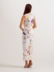 فستان سكوبا ضيق مزيّن بطبعة Lilyha من Ted Baker - صورة 4 من 5