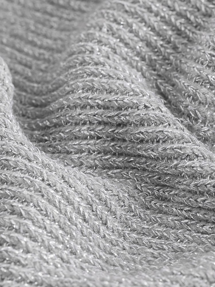 Silber glitzernd - Langärmeliges Midi-Pulloverkleid aus Rippstrick mit V-Ausschnitt - Bild 6 von 6 Silber glitzernd - Langärmeliges Midi-Pulloverkleid aus Rippstrick mit V-Ausschnitt - Bild 6 von 6