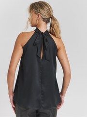 Блузка из текстурированного атласа Simply Be Halterneck - Image 3 of 4