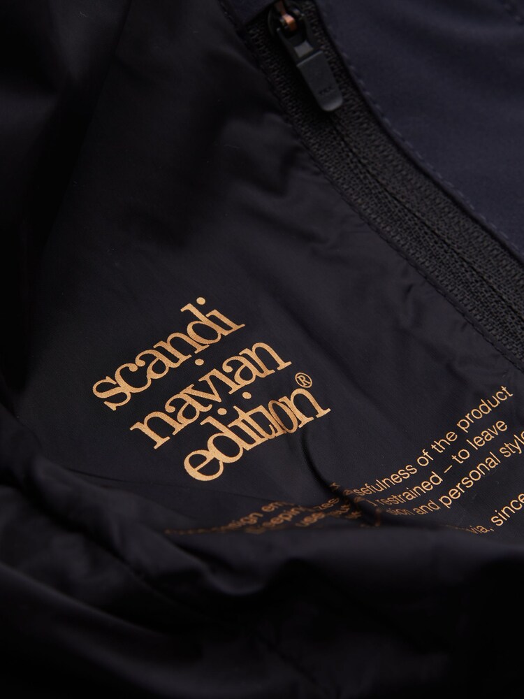 Scandinavian Edition Detachable Hooded Raincoat - Image 2 of 7