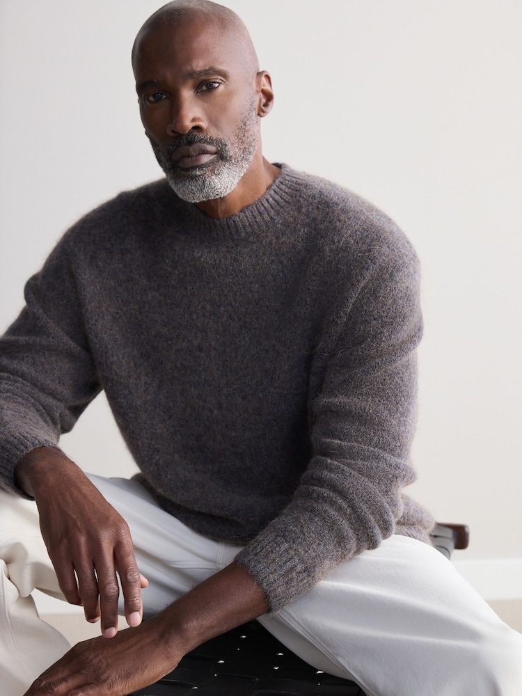 Серый - Relaxed Fit Signature Brushed Alpaca/Wool Mix Crew Jumper - Image 1 of 7 Серый - Relaxed Fit Signature Brushed Alpaca/Wool Mix Crew Jumper - Image 1 of 7