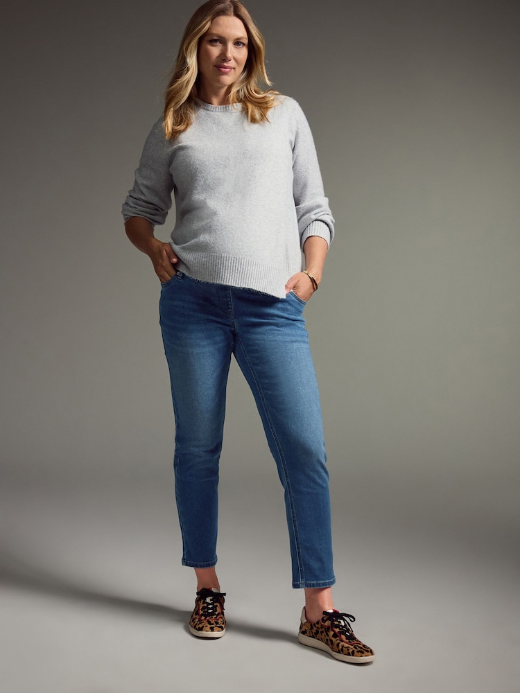Mittelblau - Mom-Jeans (Umstandsmode) aus Denim - Bild 1 von 9 Mittelblau - Mom-Jeans (Umstandsmode) aus Denim - Bild 1 von 9
