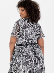 Lovedrobe V-Neck Angel Sleeve Maxi Dress With Trims - Image 3 of 3