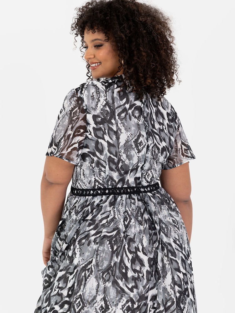 Lovedrobe V-Neck Angel Sleeve Maxi Dress With Trims - Image 3 of 3