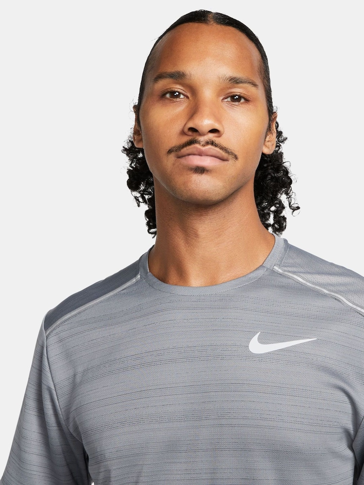 Nike Dri-FIT Miler Running T-Shirt - Image 3 of 5