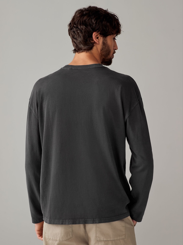 Gris de charbon de bois - Long Sleeve Garment Dye Heavyweight 100% Cotton T-Shirt - Image 3 of 7